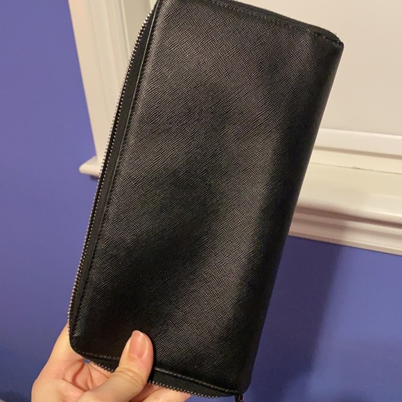 prada wallet - Picture 2 of 8